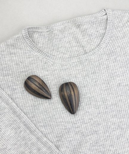 Stripey Black Seed Medium Brooch